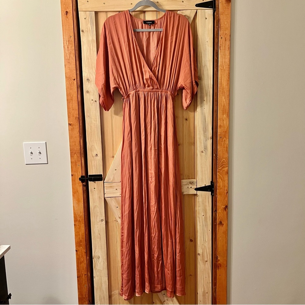 LIKE NEW✨ Flowy Rust-Colored Maxi Dress